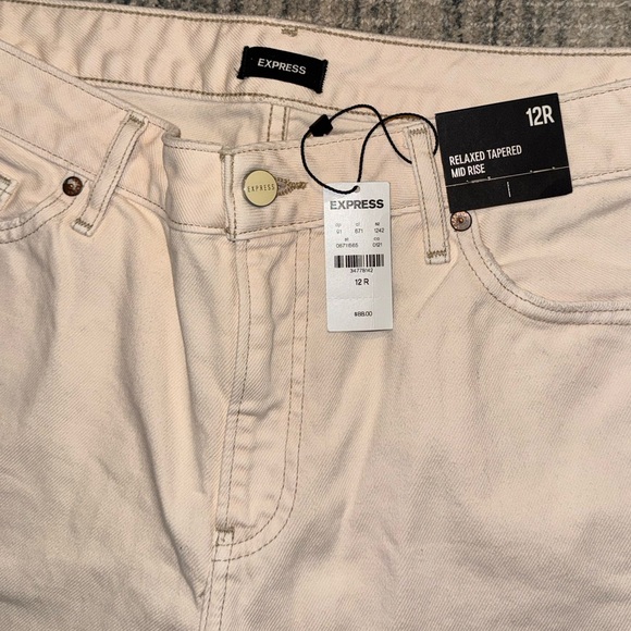 Express Relaxed Tapered Mid Rise Jean in Light Peach - NWT- Size 12R - Picture 10 of 13